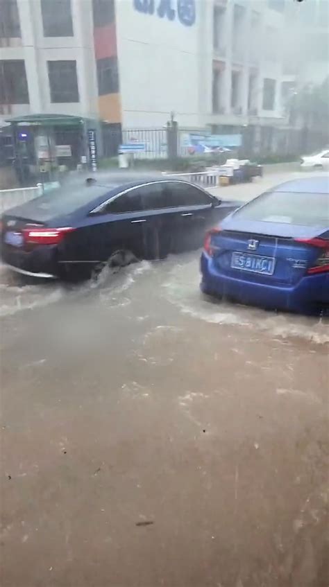 東莞水災|東莞暴雨多個鎮水浸 水深1米汽車被沖走